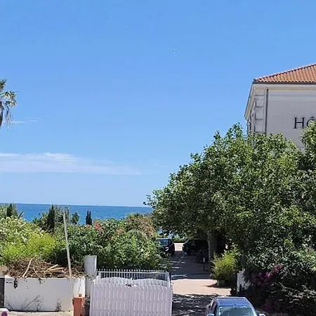 Grand 3 A 50 M De La דירה