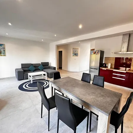 דירה Grand 3 A 50 M De La